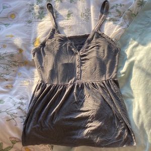 gray tank top